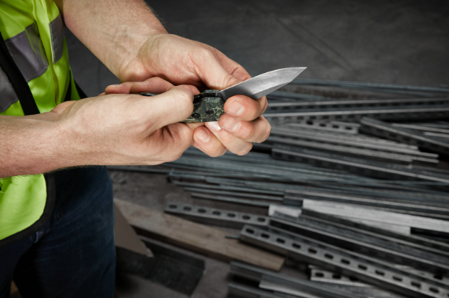 Navaja hoja afilada camuflaje FASTBACK Milwaukee