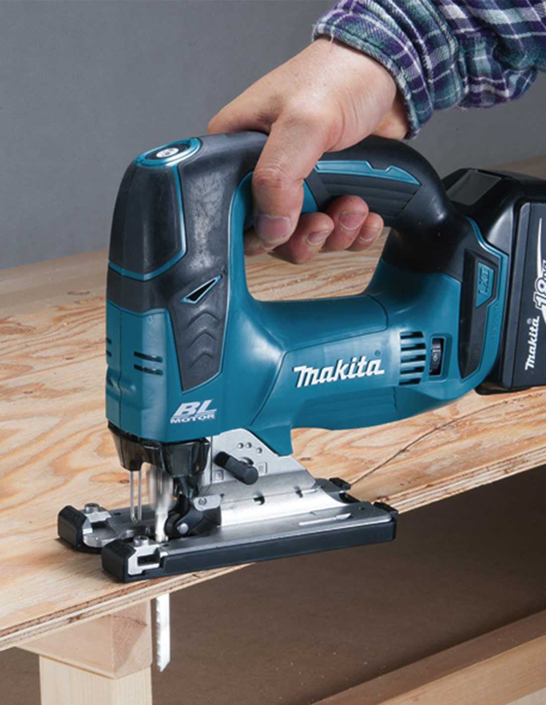 Makita kit 4 tools + 2bat 5Ah + charger + bag LXT600 DLX4610BL2