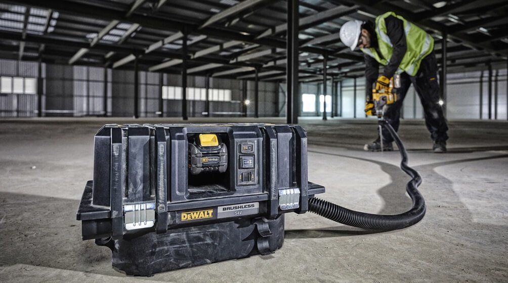 Dewalt 54V XR Flexvolt Class M Solid and Liquid Vacuum Cleaner + 2 6.0Ah batteries and charger DCV586MT2