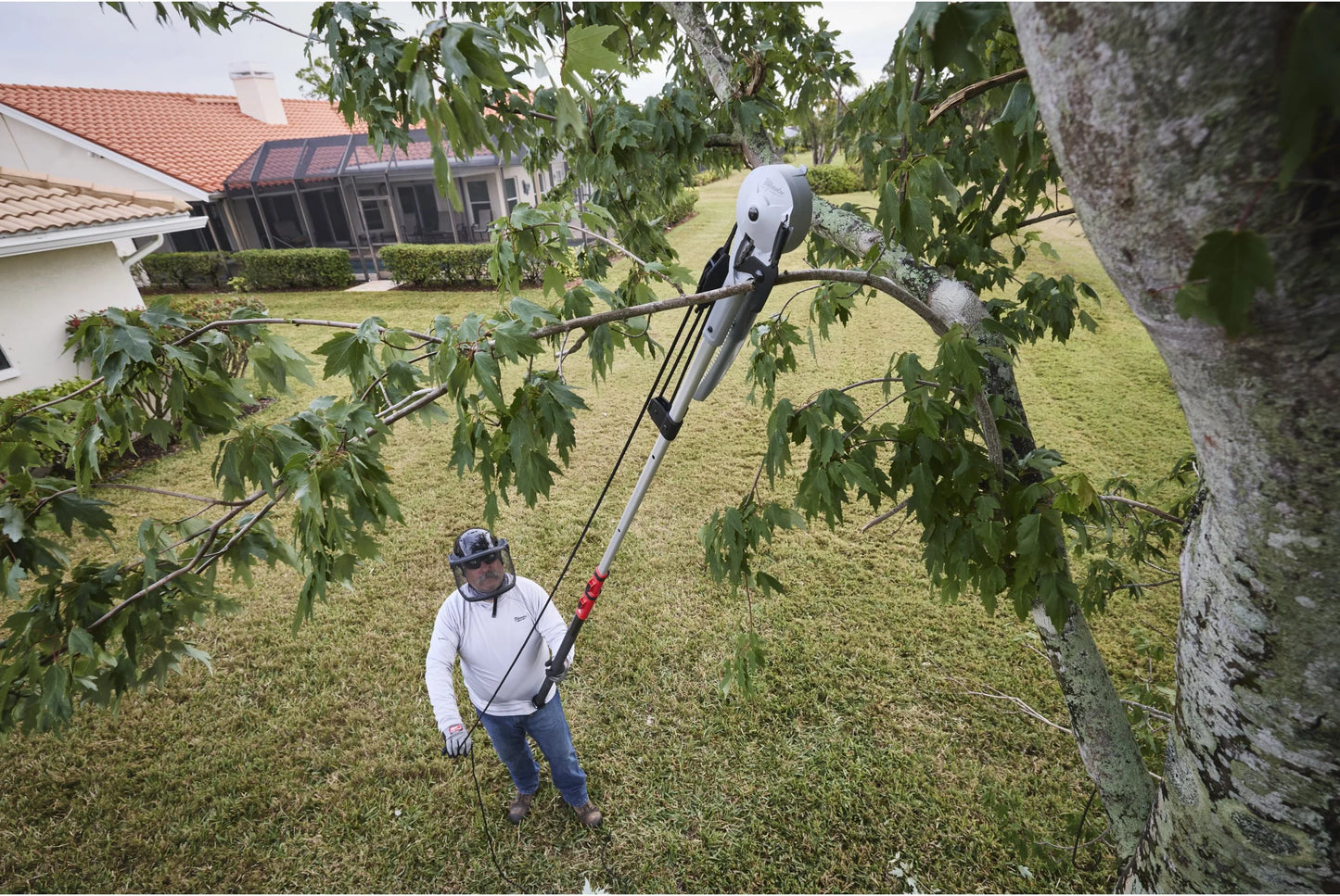 Milwaukee Pole Saw with Pruner