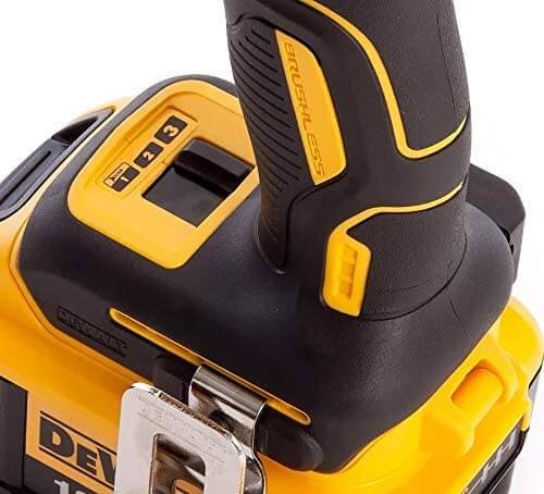 18V XR Brushless Impact Screwdriver 205Nm with 2 2Ah batteries + Dewalt DCF887D2X bit set