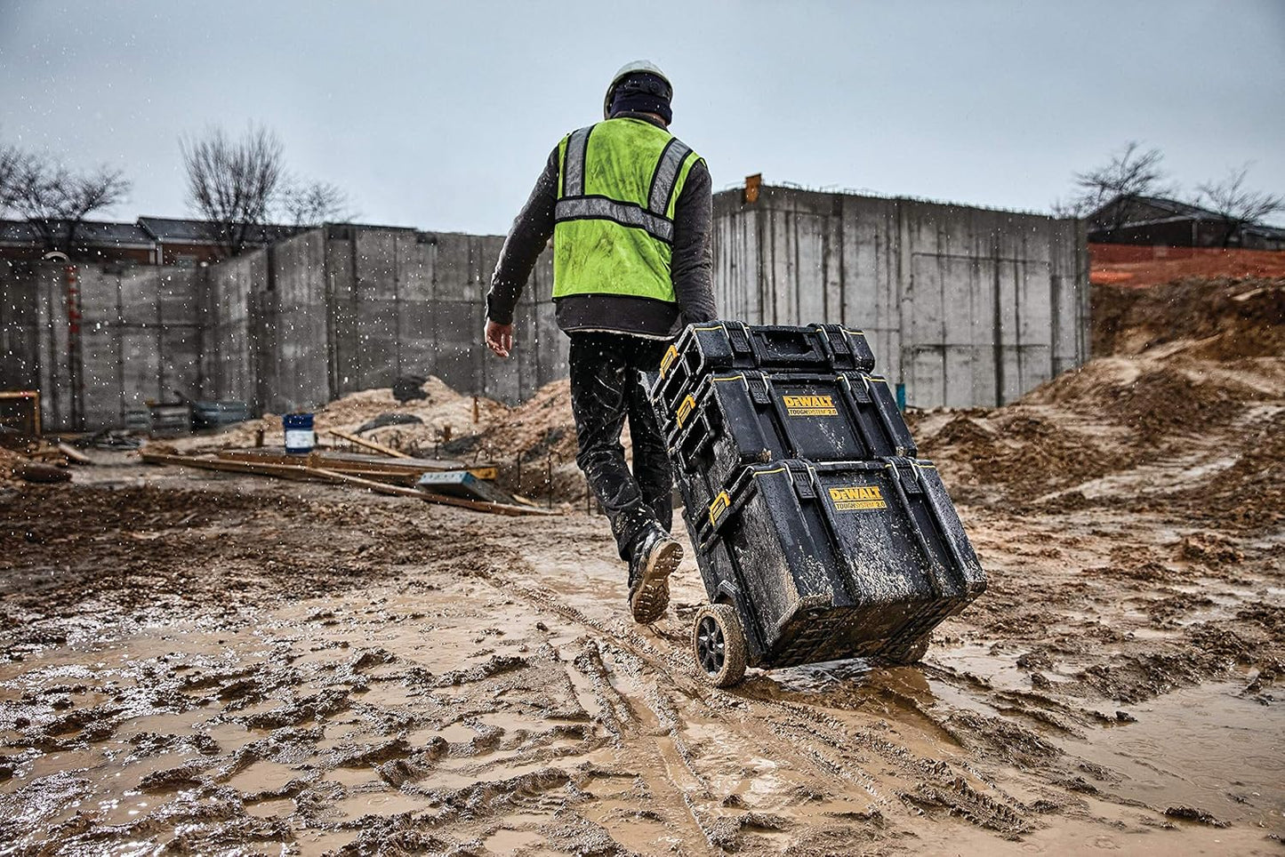 Caja de herramientas con asa y ruedas TOUGHSYSTEM DS450 Dewalt DWST83295-1