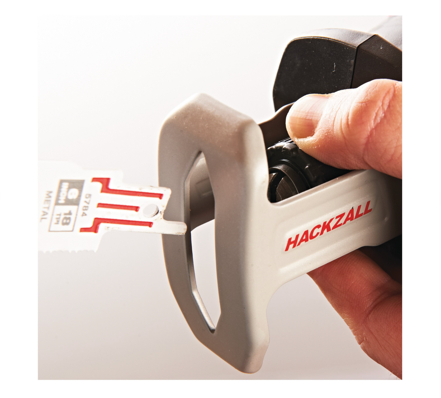 Sierra de Sable M18 con 2 batería 4Ah + cargador + bolsa Milwaukee C18 HZ-402B