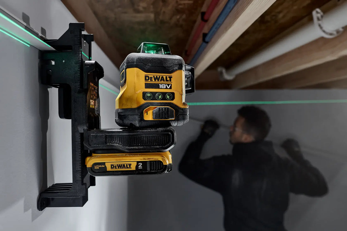 Kit Nivel láser VERDE de 3 líneas 360° XR 18V + Taladro Percutor XR 18V + 2bat 2Ah + Cargador + Maletín Dewalt DCLE34031N