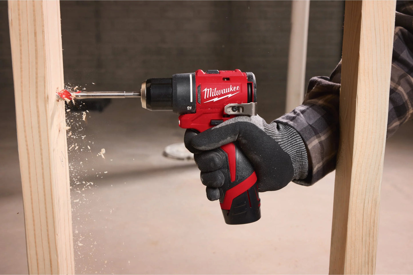Taladro atornillador + 2bat 2.0Ah + Cargador + Maletín Milwaukee M12 BLDDRC-202C