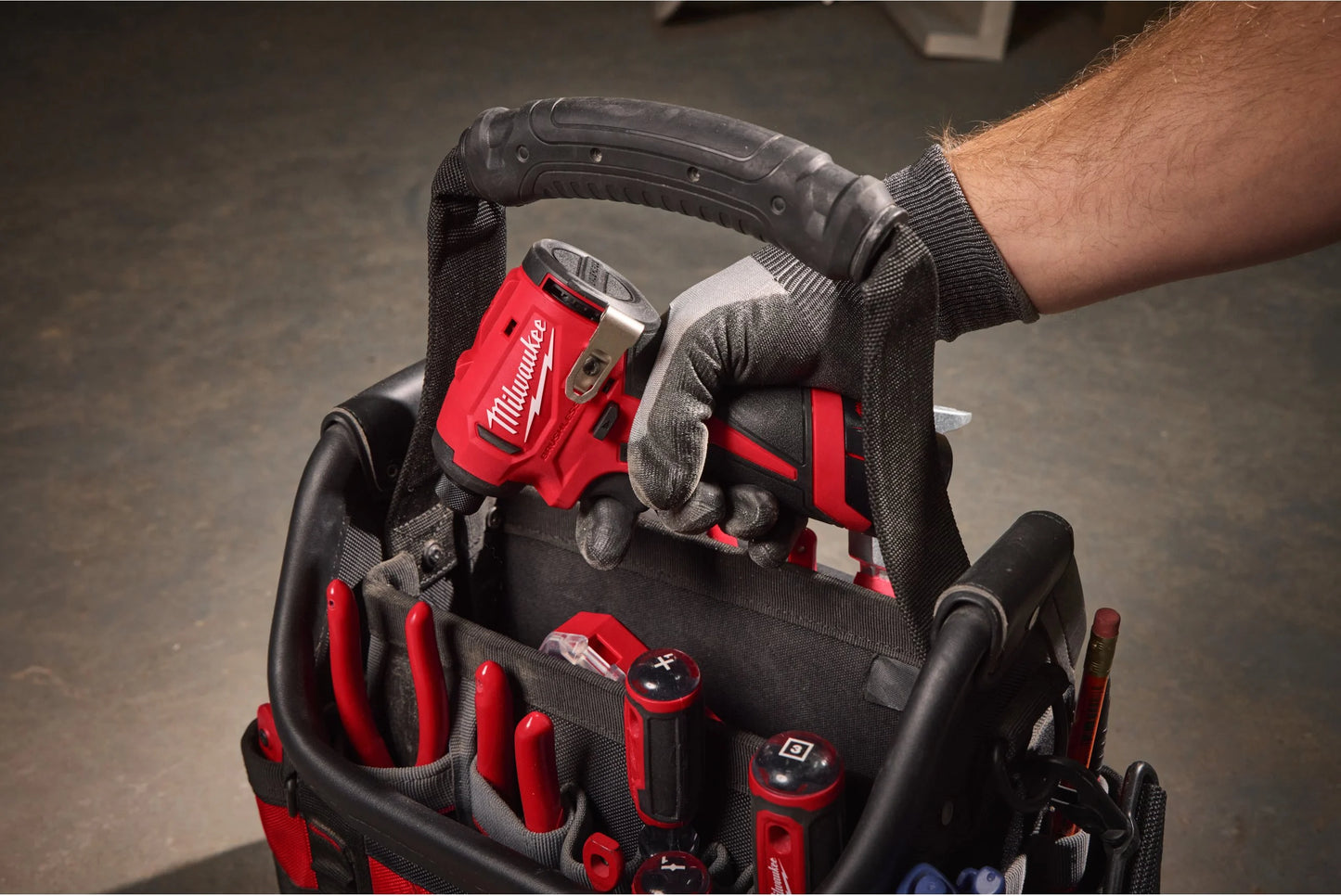 Atornillador de impacto subcompacto M12 1/4" hex 124Nm Milwaukee M12 BLIDRC-0