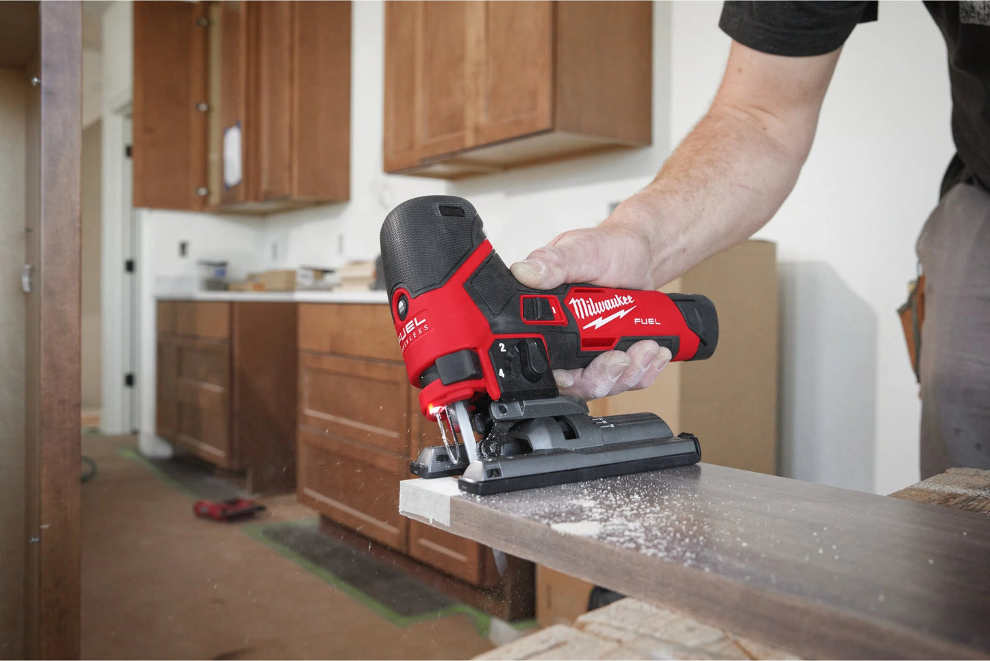 Sierra de calar subcompacta M12 Fuel + bat 2Ah + bat 4Ah + Cargador + Maletín Milwaukee M12 FJS-422X