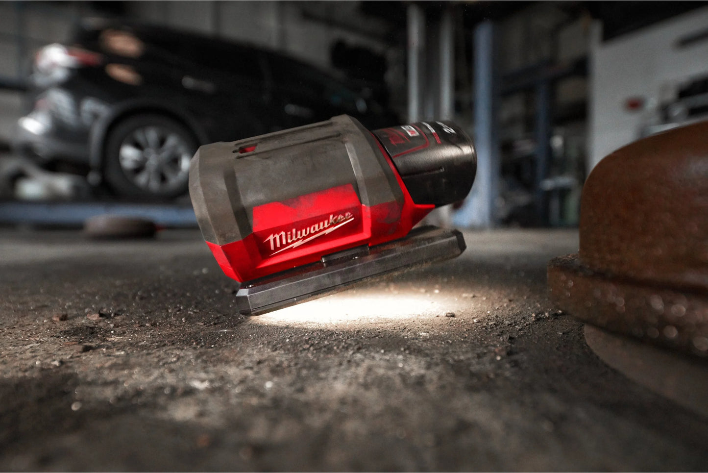 Luz de área pivotante Milwaukee M12 PAL-0