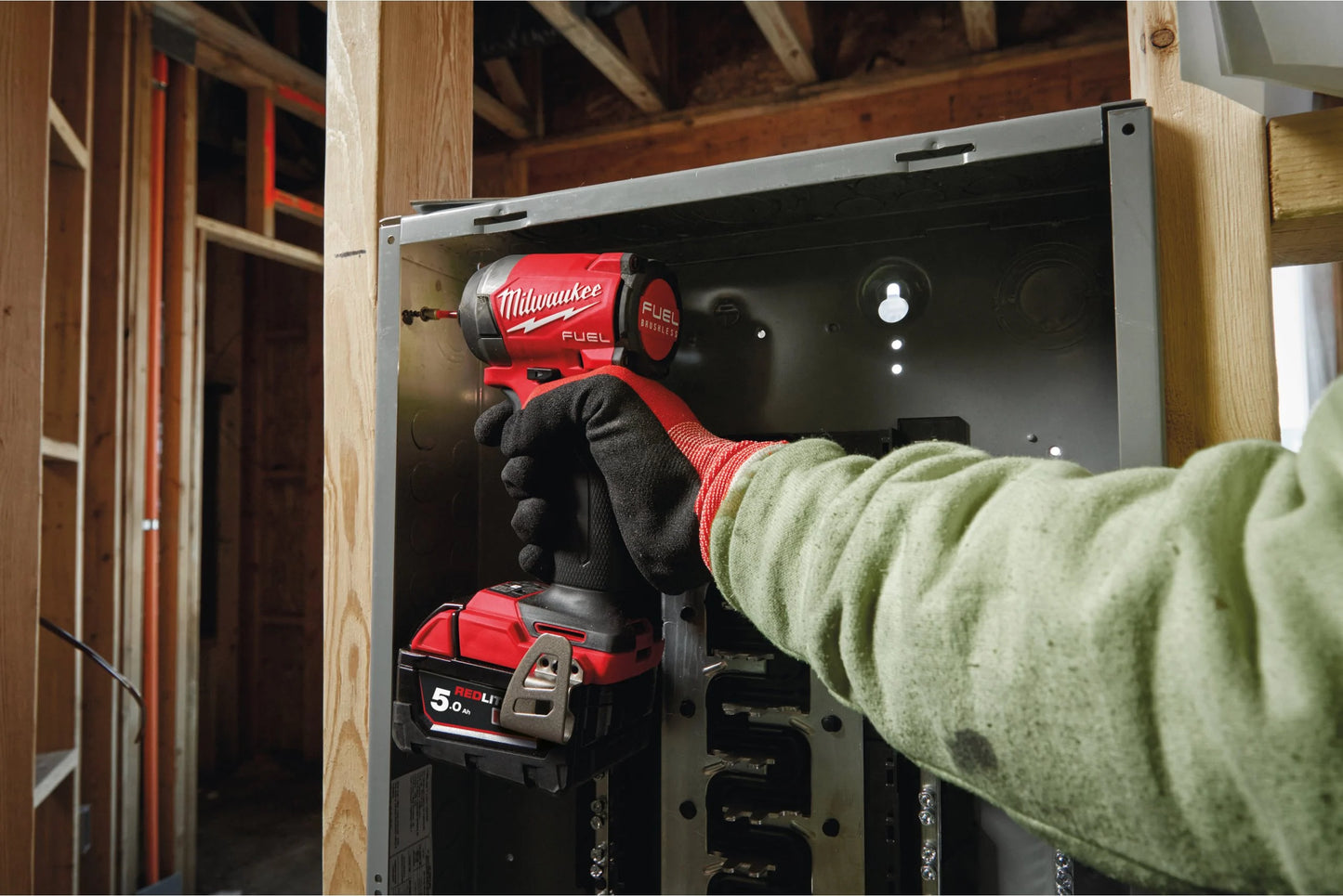 Atornillador de impacto M18 Fuel ¼″ hex + 2 bat 5Ah + cargador + maletín Milwaukee M18 FID3-502X