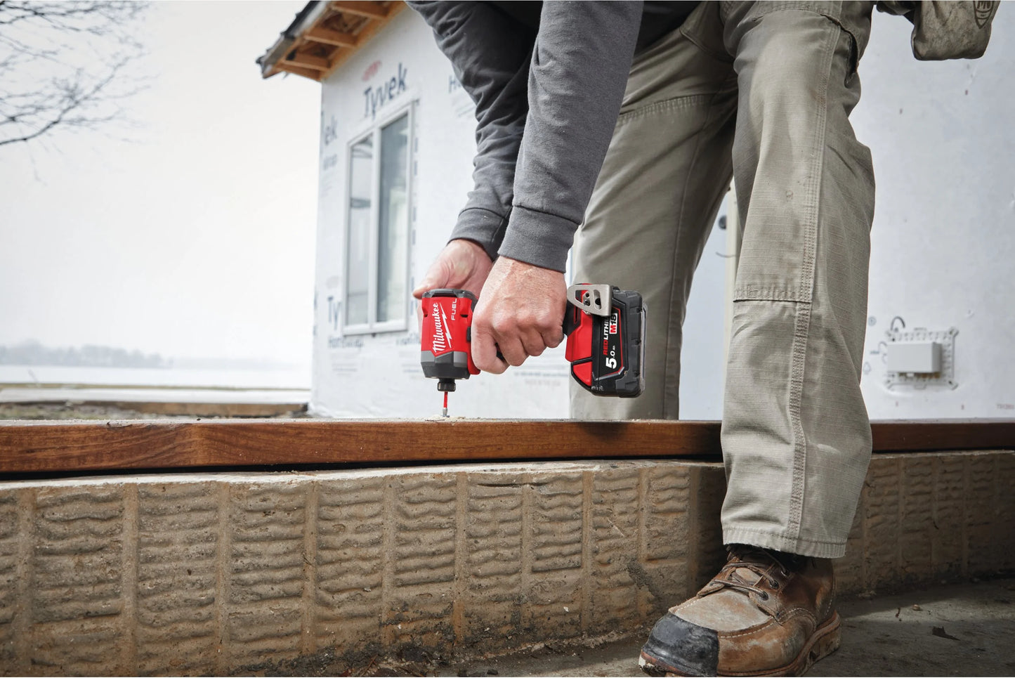 Atornillador de impacto M18 Fuel ¼″ hex + 2 bat 5Ah + cargador + maletín Milwaukee M18 FID3-502X