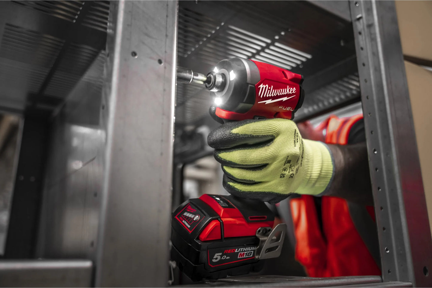 Atornillador de impacto M18 Fuel ¼″ hex + 2 bat 5Ah + cargador + maletín Milwaukee M18 FID3-502X