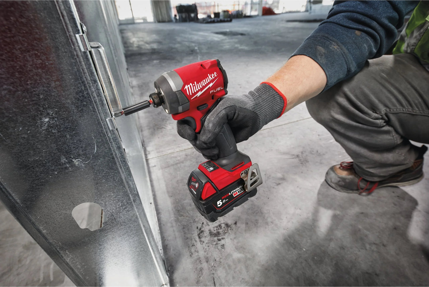Atornillador de impacto M18 Fuel ¼″ hex + 2 bat 5Ah + cargador + maletín Milwaukee M18 FID3-502X