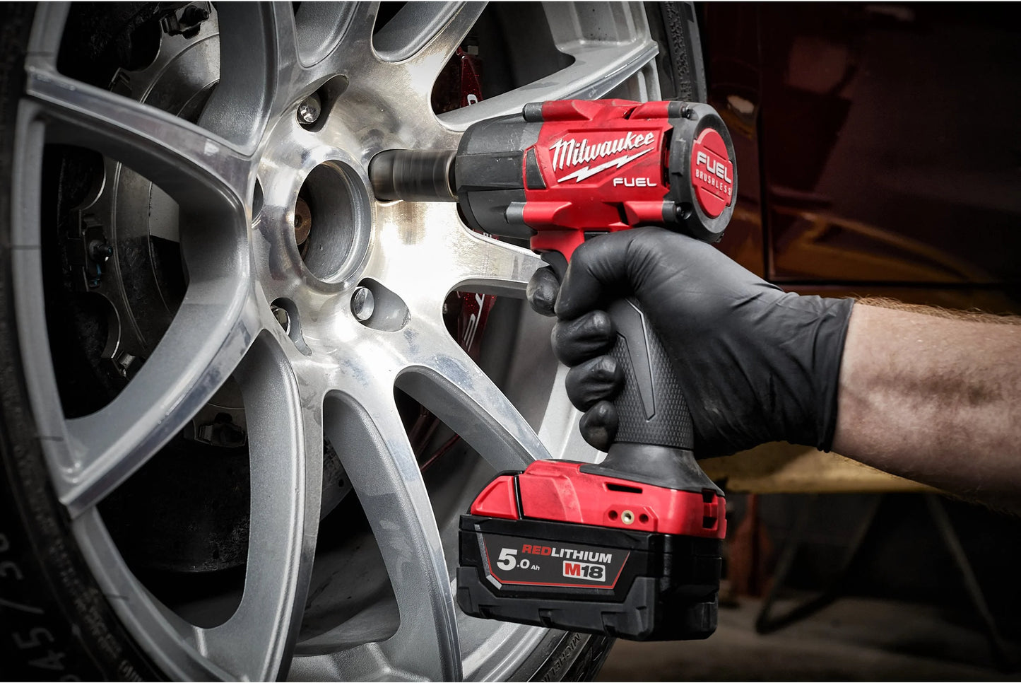 M18 FUEL 1/2" Medium Torque Impact Wrench With Milwaukee M18 Friction Ring FMTIW2F12-502X