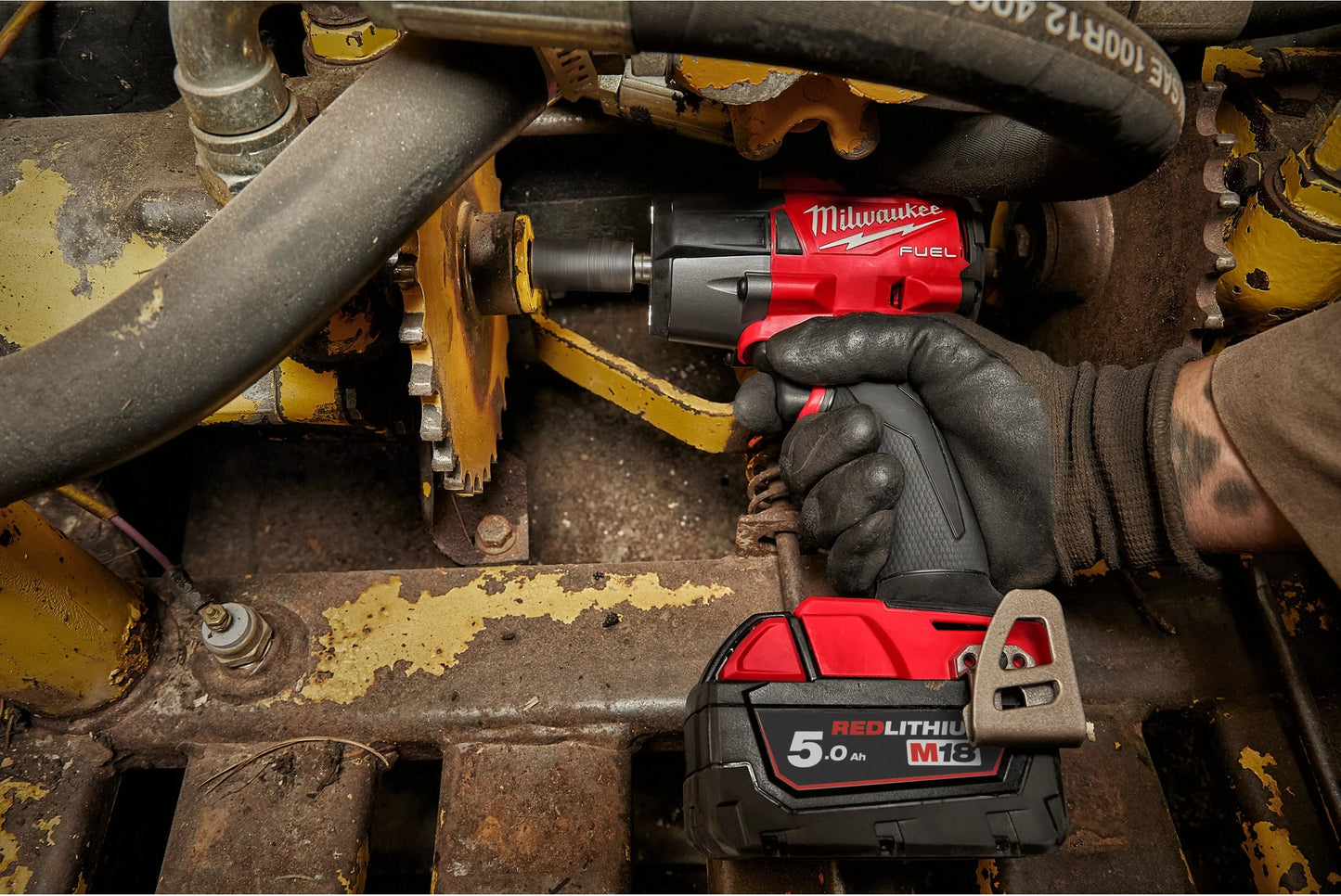 M18 FUEL 1/2" Medium Torque Impact Wrench With Milwaukee M18 Friction Ring FMTIW2F12-502X