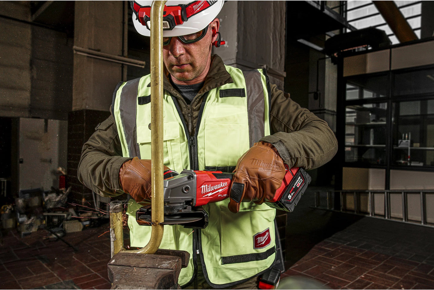 M18 125 mm angle grinder with brake and paddle switch + 2 × 5 Ah batteries + charger + Milwaukee case, M18 FSAG125XB-502X