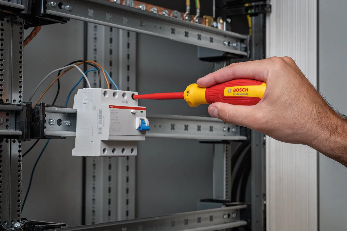 37-piece VDE electrician’s set in a Bosch L-BOXX case