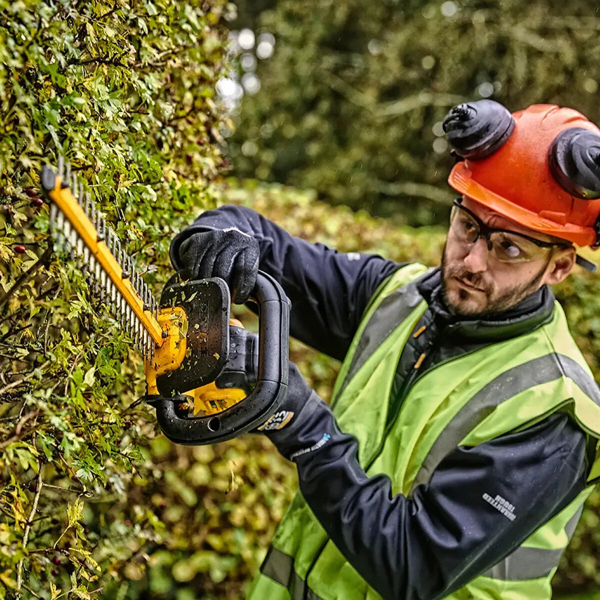 Dewalt DCMHT564N XR 18V 55cm Hedge Trimmer